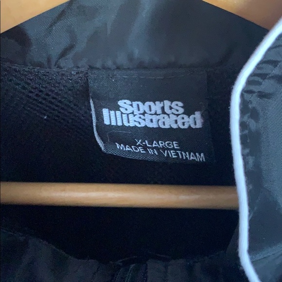 Sports illustrated Wind Breaker Jacket! - Picture 3 of 4